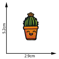 Broderie en pot de plantes mignonnes sur patchs en pot d'herbe de cactus