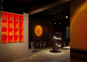 Diseño Interior de Discoteca a Medida con Estética Moderna, Barra de Servicio y Vitrina Iluminada con LED - Product Image 4