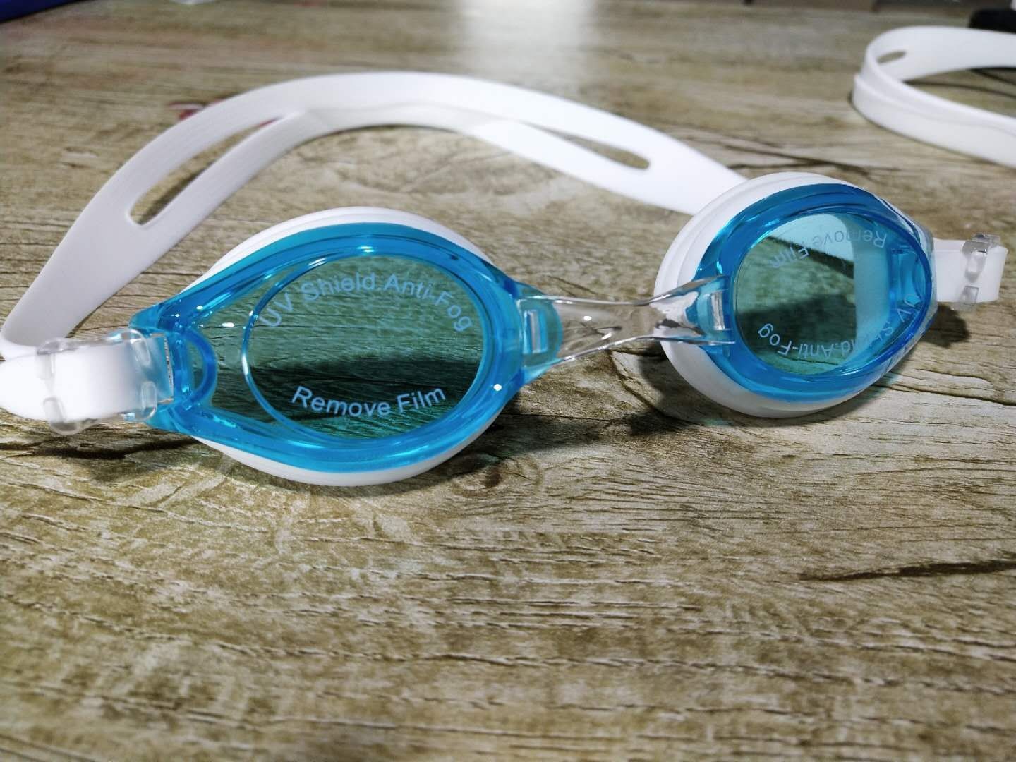 Lentes Blancas Azules
