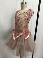 Robe en maille pailletée décorée de fleurs 3D avec bas attachés Couverture de ballet Gameday Poncho Veste en polyester Tulle Vêtements de danse