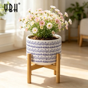 Chậu cây gốm trang trí nhà cửa phong cách Boho tối giản YBH với giá đỡ gỗ, họa tiết xanh trắng, dùng được trong nhà và ngoài trời - Product Image 4