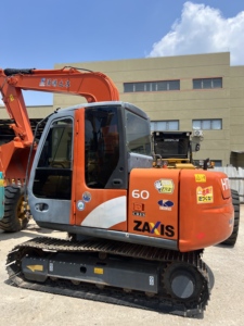 Excavadora Usada Hitachi ZAXIS60 en Stock, Cabina de Operador con Aire Acondicionado, Tubería de Martillo Preinstalada - Product Image 5