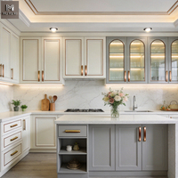 Ensemble d'armoires de cuisine en bois massif gris de style shaker américain, design personnalisé en usine, finition dorée brossée, armoire moderne de luxe