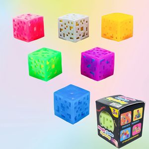 Jouet sensoriel anti-stress créatif lumineux en forme de cube Pixel qui brille dans le noir, idéal pour les enfants – Vente chaude transfrontalière - Product Image 3