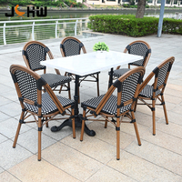 Ensemble de table et chaises de bistrot en rotin moderne pour l'extérieur, idéal pour les restaurants, les terrasses et les parcs