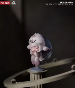 Producto 100% Oficial POPMART, <span class=keywords><strong>Figuras</strong></span> <span class=keywords><strong>de</strong></span> la Serie The Paradox SKULLPANDA, Caja Sorpresa, Regalo, Decoración <span class=keywords><strong>de</strong></span> Escritorio, Figura Coleccionable - Product Image 2
