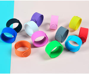 สายรัดข้อมือซิลิโคนสำหรับเด็กสายรัดข้อมือซิลิโคน RFID ที่มีสีสันสั่งทำได้