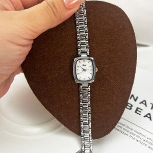 Montre-bracelet à quartz rétro avec cadran en nacre pour femme Montre carrée minimaliste pour une utilisation transfrontalière - Product Image 6