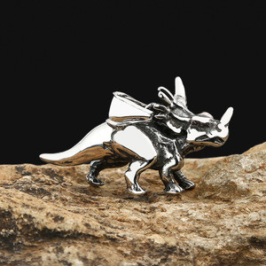 Yunnique – collier avec pendentif Triceratops en acier inoxydable, chaîne de 60cm, bijoux de forme animale à la mode pour hommes - Product Image 3