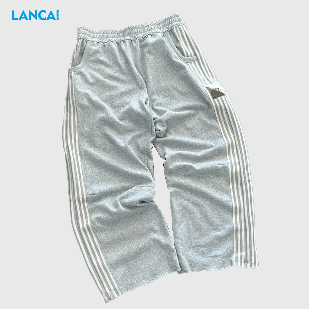 Pantaloni da jogging personalizzati con tasca inclinata in poliestere con nastri con etichette intrecciate personalizzate Patch Logo Street wear bordo grezzo