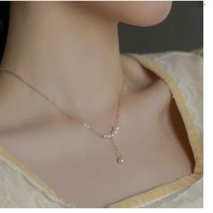 Collier élégant en or 14 carats avec pendentif en perle d'eau douce, taille dégradée pour femmes, simple et élégant, accent de diamant - Product Image 1