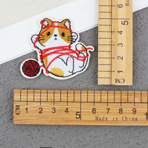 Individuelle Kleidung-Aufbügelpatches Niedliche Cartoon-Katzen-Stickerei Aufbügelbare Tier-Katzen-Patches - Product Image 3