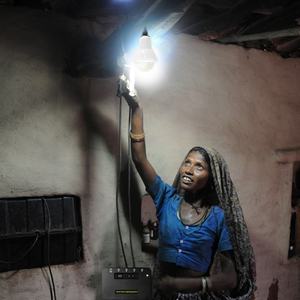 Iluminación LED Goal Zero y Carga Móvil, 7 Horas Bajo Luz Solar Completa, 8 Horas, 6 Horas, Silicio Monocristalino, 12 Horas, 270*225*25mm - Product Image 3