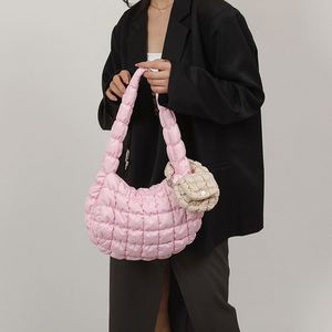 Nuevo Bolso Tote Pequeño con Pliegues, Estilo Nube, Acolchado, de Nailon, Monedero, Mini Bolso de Mano para Mujer - Product Image 4