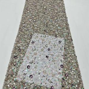 Tissu de gaze à paillettes avec broderie perlée Robe de performance tricotée pour les filles pour le mariage ou le tissu de robe de pain grillé - Product Image 3