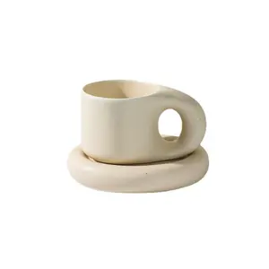 커피 머그잔을 사용하여 사무실과 가정을 위해 디자인 된 디자이너의 커피 용 크리에이티브 컵 11oz 세라믹 차와 커피 컵