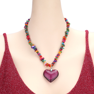 Collier bohème coloré en pierres naturelles concassées avec grand pendentif cœur en verre rouge, chaîne de clavicule tendance pour femme - Product Image 3