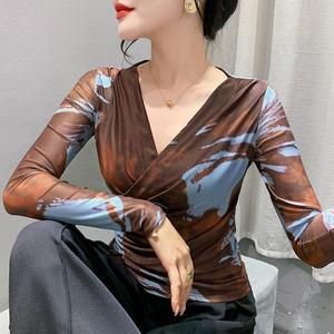 เสื้อยืดแขนยาวทรงเข้ารูปพิมพ์ลายและย้อมสีสำหรับผู้หญิง รุ่นใหม่สำหรับฤดูใบไม้ร่วง เสื้อยืดผู้หญิงทรงสวยหรูหราเข้ารูป - Product Image 4