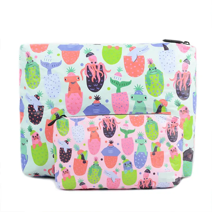Medium waterproof pouch tyvek cosmetic lightweight storage bag small makeup Tear resistant bag for daily use