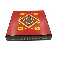 Boîte de chocolat en bois finition laque rouge, style arabe, luxe, boîte de date
