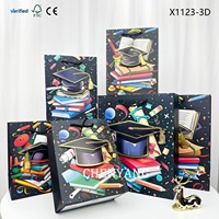 Sac cadeau de graduation personnalisé en papier épais avec poignée en corde, doré en 3D, pour cérémonie de remise des diplômes ou fête.