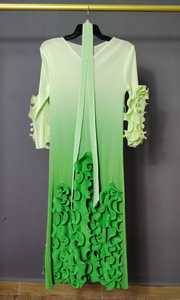 Robe Plissée Miyake Femme Grande Taille à Col V, Manches à Revers, Motif Translucide, Élégance et Tempérament, Qualité Supérieure Sheen Factory - Product Image 4
