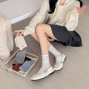 Calcetines de media pantorrilla para mujer, estilo coreano, color liso, con volantes, boca holgada, de felpa, con accesorios metálicos de moda, venta al por mayor, otoño-invierno - Product Image 5