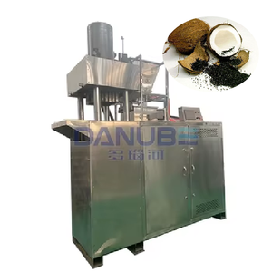 Briquetage de charbon de bois de matière première de cosse de noix de coco formant la machine - Product Image 1