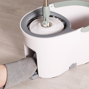 Juego de fregona <span class=keywords><strong>y</strong></span> cubo giratorio 360 <span class=keywords><strong>con</strong></span> <span class=keywords><strong>pedal</strong></span> de pie manos libres para limpieza diaria de suelos - Product Image 4