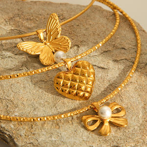 Collares con Colgante Redondo Texturizado de Acero Inoxidable Retro Francés, Chapado en Oro de 18K, con Diseño Geométrico de Mariposa, Lazo y Corazón, para Mujer - Product Image 2