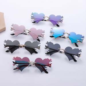 Gafas de Sol Retro con Logotipo Personalizado, Montura sin Aro, Lentes de Espejo Transparentes con Forma de Corazón de Llama, Protección UV400, Gafas de Sol para Mujer con Forma de Corazón de Llama - Product Image 3