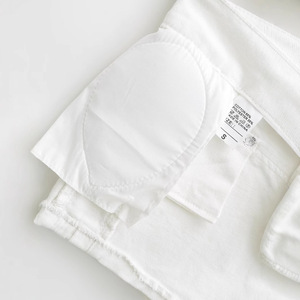 Nouveau style de short en <span class=keywords><strong>jean</strong></span> personnalisé, coupe mi-skinny, orné de rivets, avec ceinture, qui flattere la silhouette et s'adapte aux hanches, tendance - Product Image 3