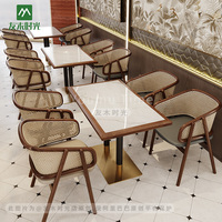 Ensemble de meubles de restaurant de luxe, table et chaises en bois massif, canapé en rotin tressé, adapté aux cafés et aux restaurants commerciaux