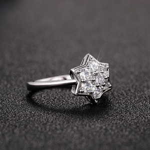 Anello con Stella a Sei Punte e Cristallo Sottile per Donne, Accessorio Minimalista alla Moda per Uso Quotidiano - Product Image 3