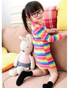 Se Busca Distribuidor: Vestido Infantil para Niñas en Combinación de Colores Arcoíris - Product Image 3