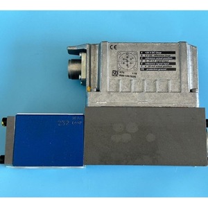 วาล์วควบคุมทิศทาง Rexroth รุ่น 4WRPEH6C4B12L-3X/M/24F1 วาล์วไฮดรอลิกสำหรับใช้งานในอุตสาหกรรม - Product Image 1