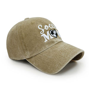 Gorra de 6 Paneles Negra Lavada con Bordado Blanco de Corazón 'Mamá Futbolista' para Mamá Deportista - Product Image 5