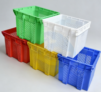 Caisse en plastique empilable Huidu prête à l'emploi 60x40x32cm, caisse à légumes ventilée en PP, système de codage couleur, boîtes de rangement, bacs