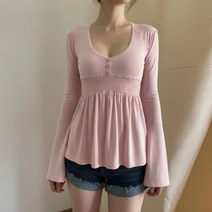 Haut à manches longues pour femme, style doux, col en V profond, manches cloche, bordure en dentelle, peplum - Product Image 1