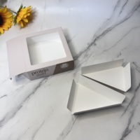 Petite boîte à gâteau carrée, sécuritaire pour les aliments, avec fenêtre, design triangulaire, en carton recyclable, finition dorée mate, gaufrage, pelliculage mat