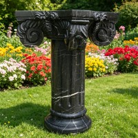 Colonne romaine moderne en marbre naturel rouge massif pour jardin extérieur et escalier