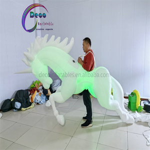 Costume de cheval gonflable pour décorations d'événements Modèle de marche en PVC Sac <span class=keywords><strong>à</strong></span> <span class=keywords><strong>dos</strong></span> de carnaval léger Performances comprenant un ventilateur - Product Image 2