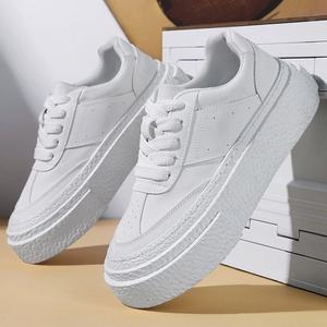 Zapatos Blancos Deportivos y de Ocio para Hombre, Primavera/Otoño, con un Toque de Lujo y Diseño, Suela Gruesa, Zapatos de Una Sola Pieza que Aumentan la Estatura - Product Image 3