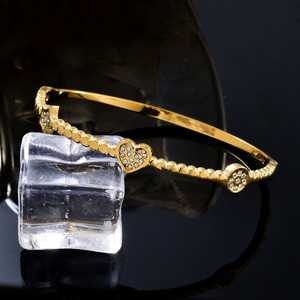 Superbe Bracelet en Acier Inoxydable Plaqué Or 18 carats, Anti-décoloration, Brillant, Intemporel, Chic et Féminin, avec Ornement Cœur Étoile en Zircon Incrusté, Vente en Gros - Product Image 5