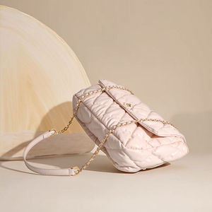 Sac à bandoulière personnalisé pour femme, haut de gamme, léger, imperméable, en polyester PU, avec chaîne décorative. - Product Image 4