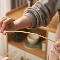 Brochettes à viande jetables écologiques en gros, bâtonnets de barbecue 100 % naturels en bois lisse sans éclats