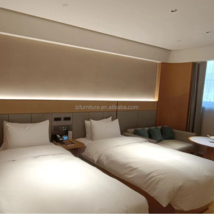 Ensemble de chambre d'hôtel moderne et minimaliste, lit king size en MDF avec tête de lit capitonnée intégrée et tables de chevet, pour hôtel 3 étoiles - Product Image 3