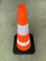 Cône de signalisation routière en PVC réfléchissant noir de 75 cm avec base en caoutchouc pour la sécurité des chantiers et des routes - Vente en gros