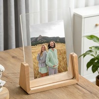 Marco de acrílico al por mayor con base de madera de nogal, marco de madera de haya de doble cara visible, decoración para dormitorio