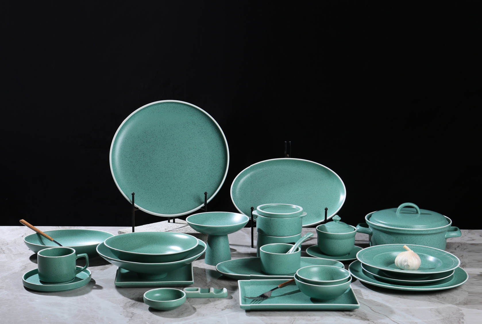 Set di stoviglie per glassa colorata da 16 pezzi